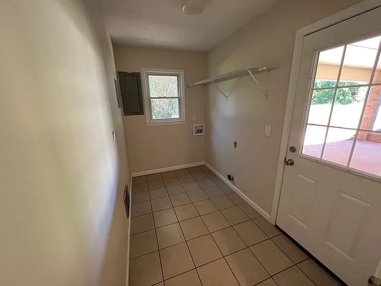 3751 Robinson Dr — Photo 2