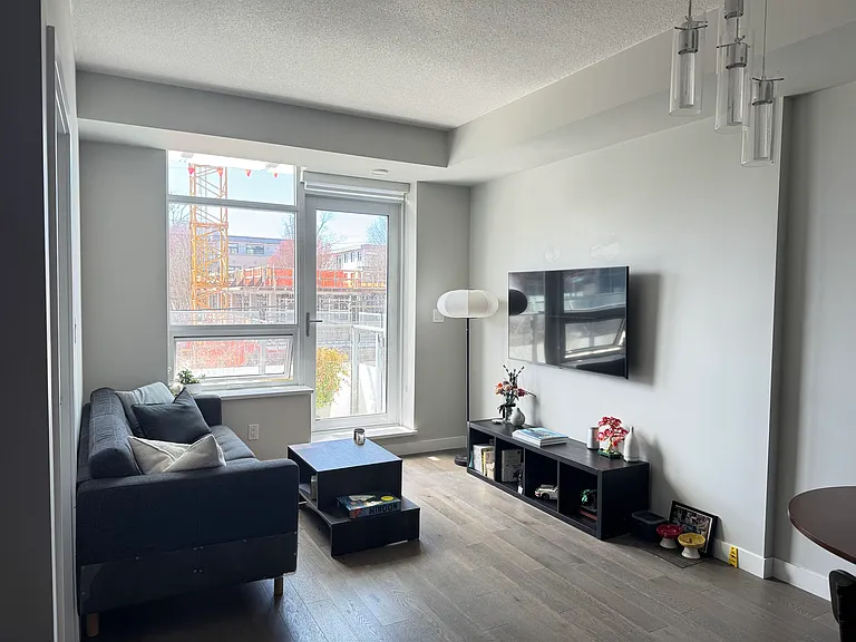 5033 Cambie St #216 — Photo 1