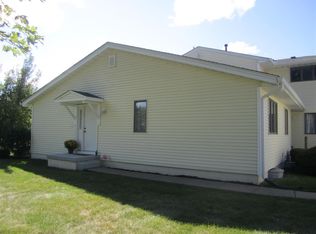 3535 Cedarview Ct, Bettendorf, IA