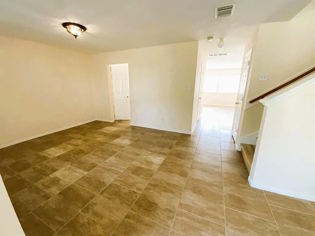 3 bed, 2.5 bath, 1884 sqft, $2,100 — Photo 4