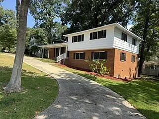 4 bed, 3.0 bath, 2326 sqft, $1,795 — Photo 3