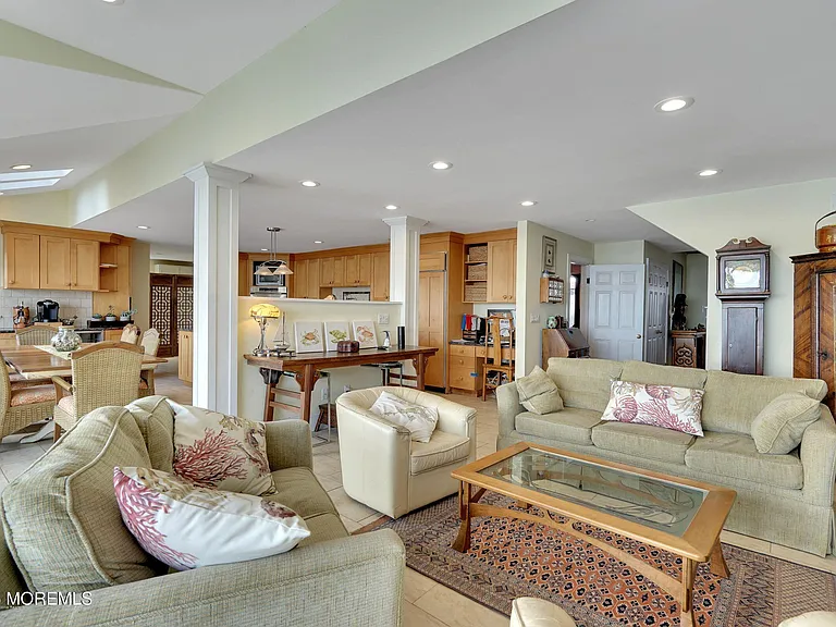 323 Cove Dr — Photo 12