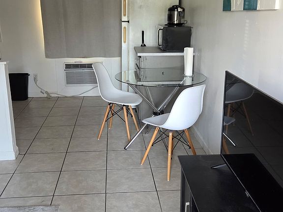 4th image of 2142 Bradford St APT 305