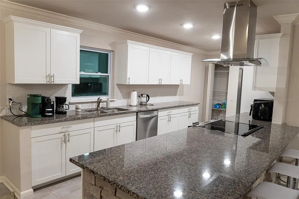 4 bed, 2.0 bath, 1468 sqft, $2,250 — Photo 2