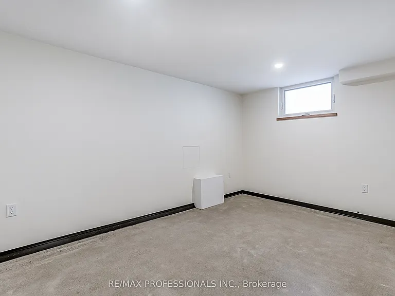 9 Cashman Cres #BASEMENT — Photo 9