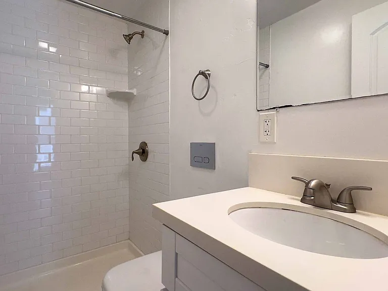 2330 Union St — Photo 14