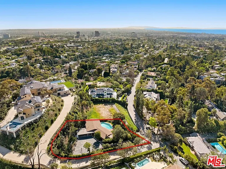 590 N Tigertail Rd — Photo 15