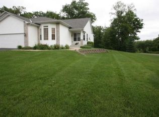 9656 Laforet Dr, Eden Prairie, MN 55347