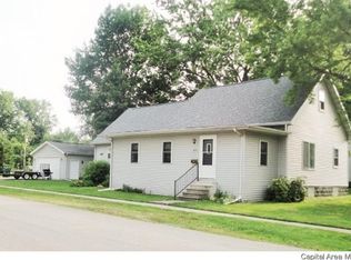 620 E Oak St, Taylorville, IL 62568