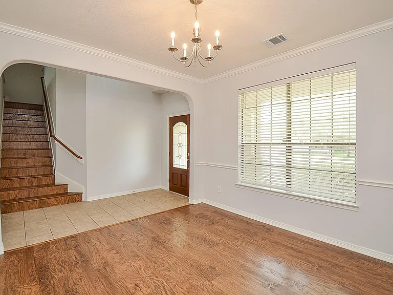 3911 Fallsbrook Ct — Photo 6