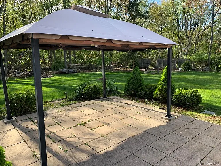 10 W Clarkstown Rd — Photo 8