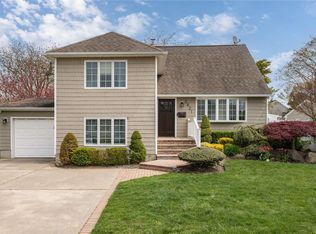 2821 Colonial Ave, Merrick, NY 11566