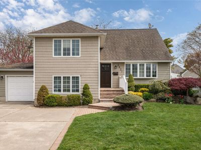 2821 Colonial Avenue, Merrick, NY, 11566
