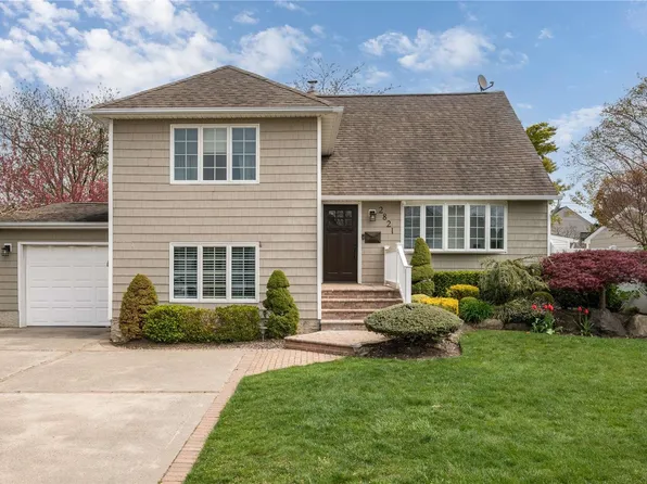 2821 Colonial Avenue, Merrick, NY 11566