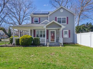 138 Lake Ave, Saint James, NY 11780