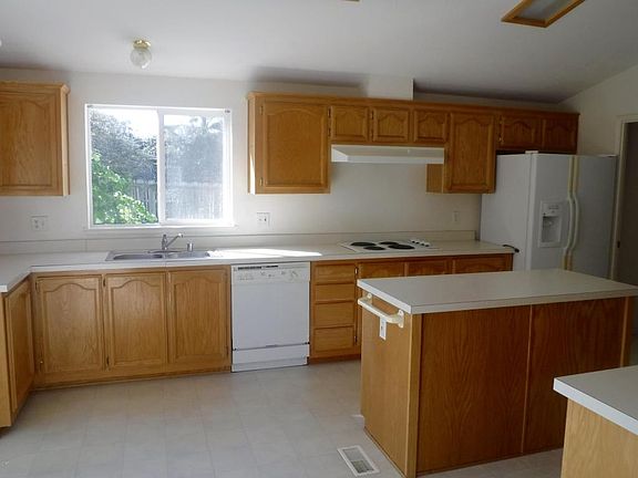 4th image of 24970 Ward Ave
