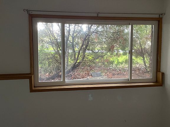 4th image of 908 E Tacoma Ave