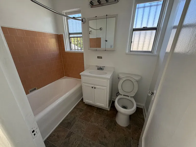 2335 Miramar St — Photo 6