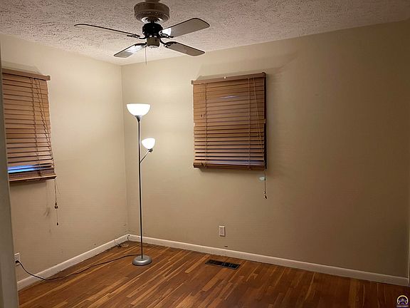 3rd image of 2116 SE Market St