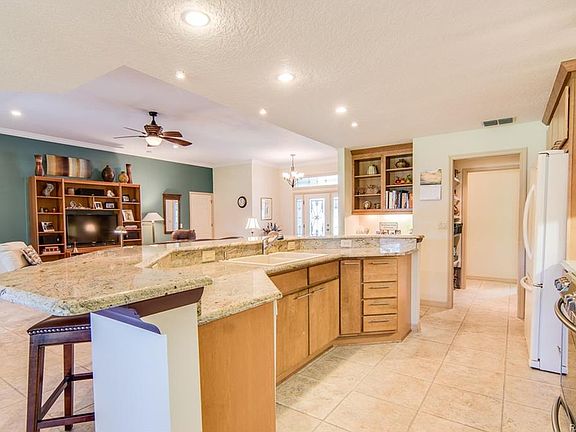 3rd image of 140 E Ireland Ct