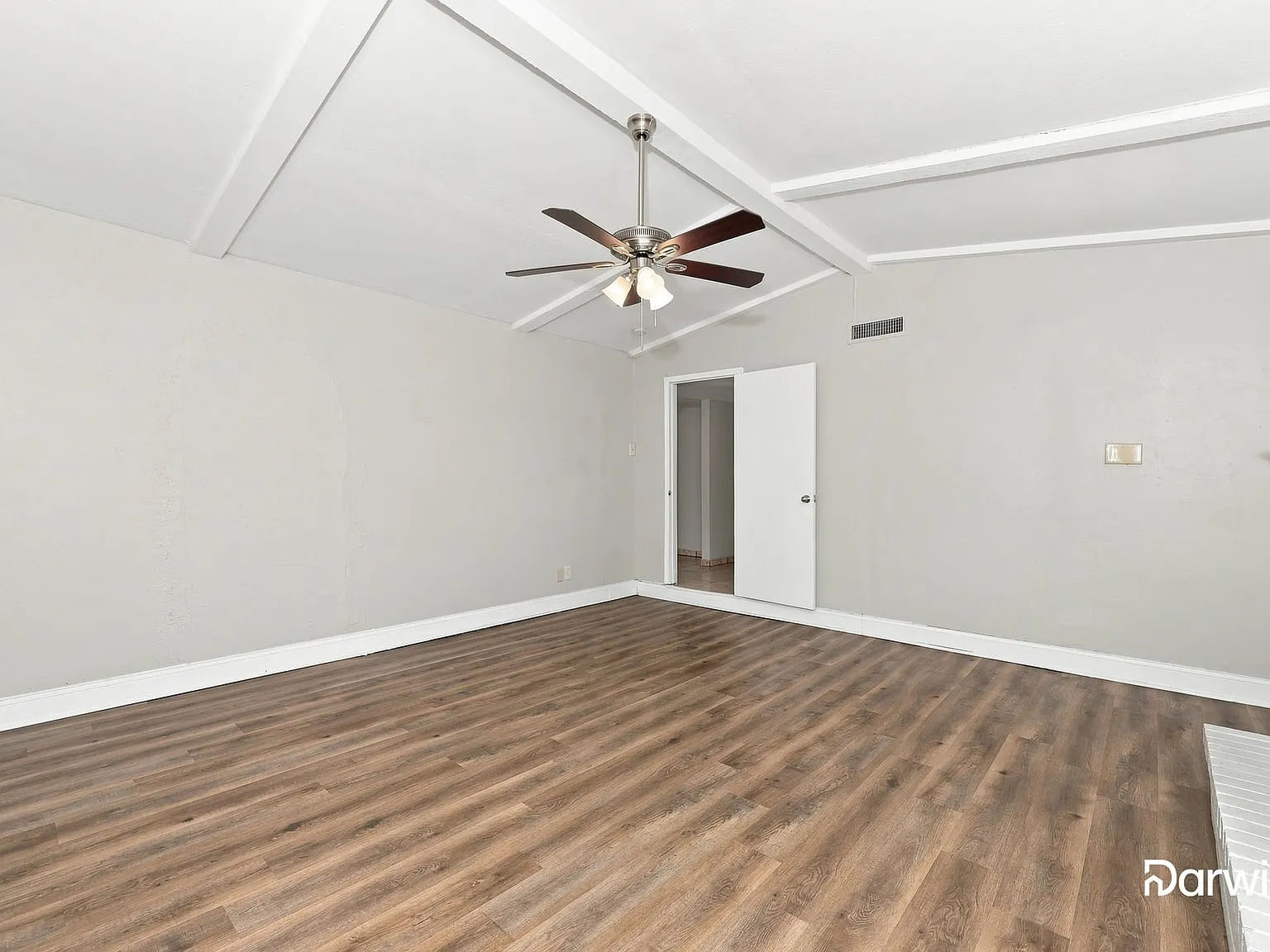 4 bed, 2.0 bath, 2080 sqft, $2,220 — Photo 4