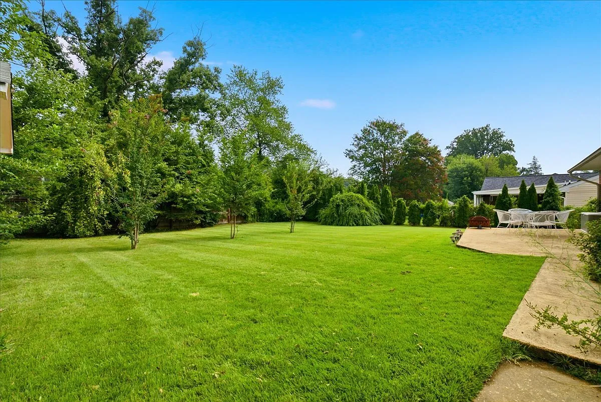 4 bed, 2.0 bath, 1416 sqft, $3,450 — Photo 4