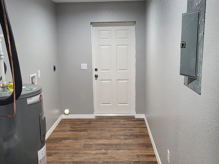 1054 SE Mills Ave — Photo 8
