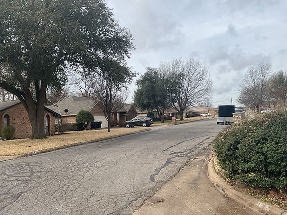 4th image of 319 Jamie Way