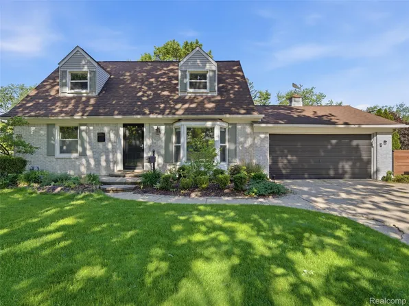 3867 Percy King Rd, Waterford, MI 48329