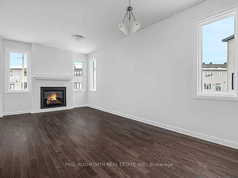 511 Convenire Row — Photo 8