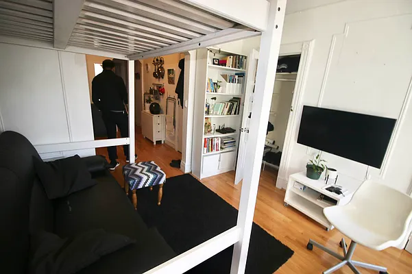 Rented by Delmark Realty LLC | media 27