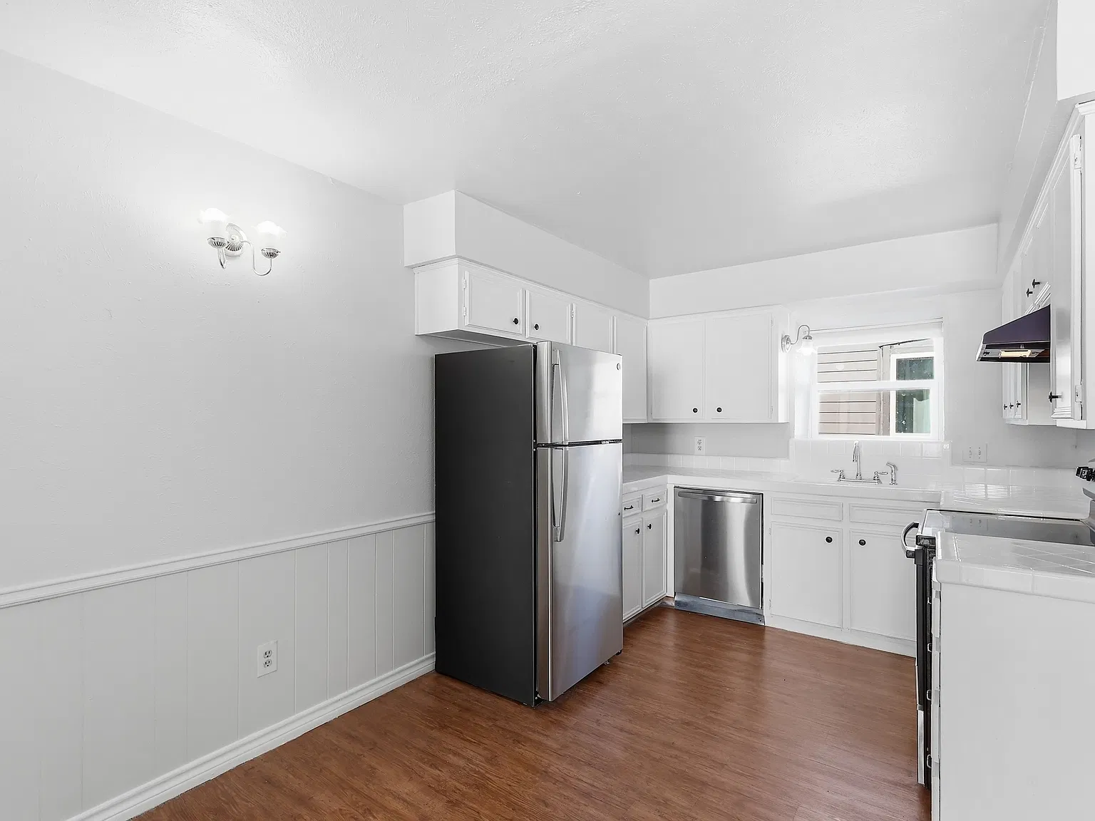 225 Bryan St — Photo 2