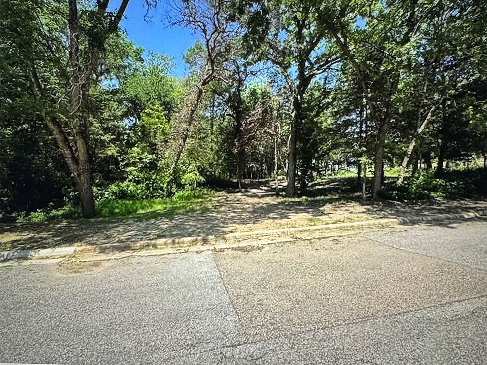 1st image of 3 Robin Rd