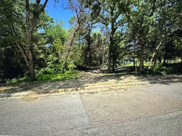 3 Robin Rd, Cedar Hill, TX 75104
