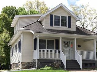 92 Quinapoxet Ln, Worcester, MA 01606