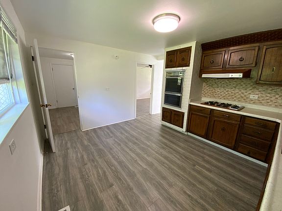 5th image of 18040 Thomas Ln