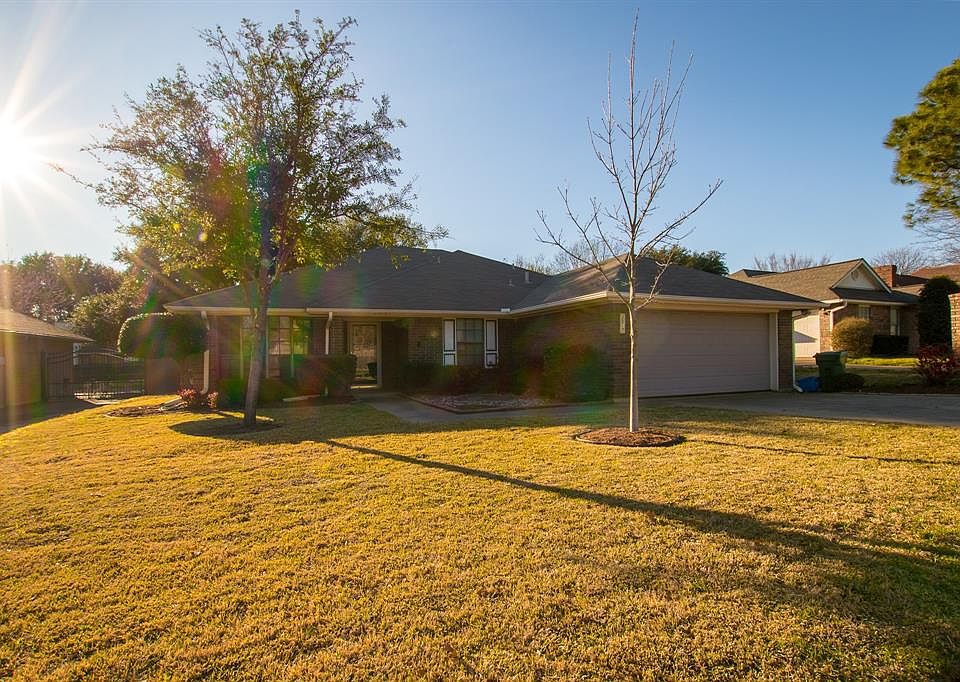 1st image of 2517 Barr Dr