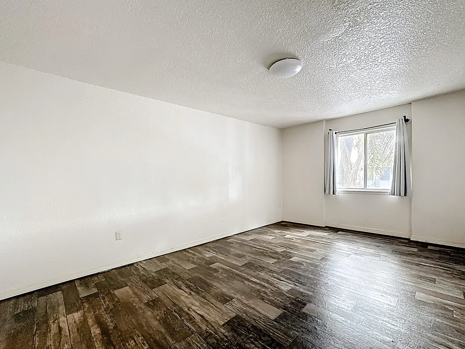 2 bed, 825 sqft, $1,000 — Photo 4