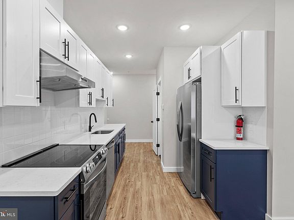 4th image of 871 N Preston St #1