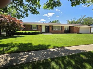 209 E McHenry St, Urbana, IL