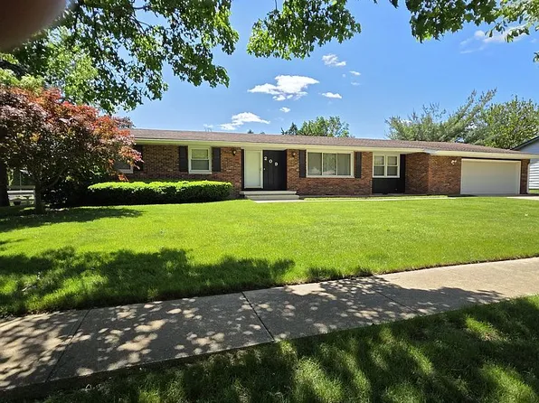 209 E McHenry St, Urbana, IL 61801