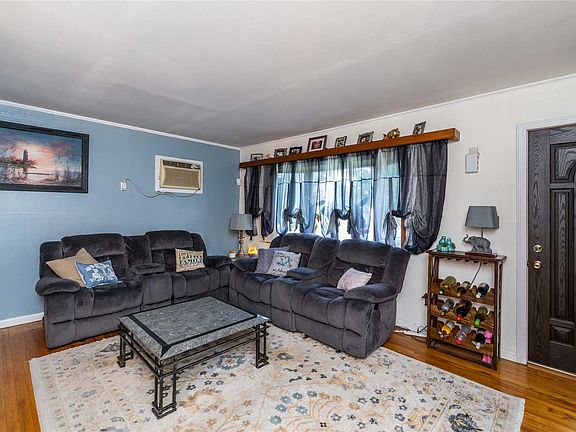4th image of 2759 Janet Ave