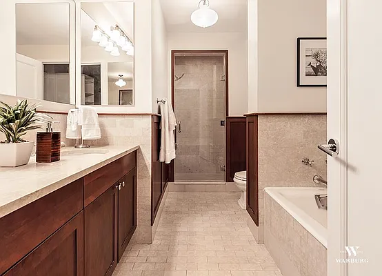 Sold by Warburg | media 17