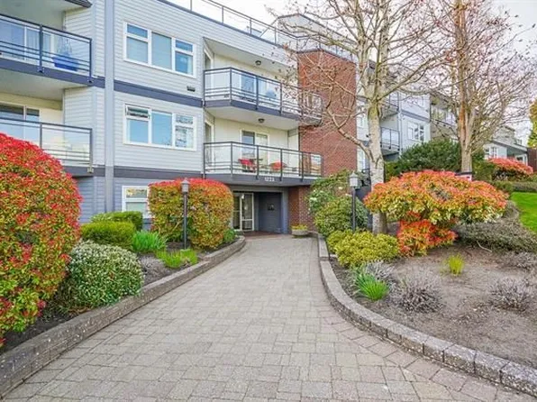 1273 Merklin St, White Rock, BC V4B 4B8