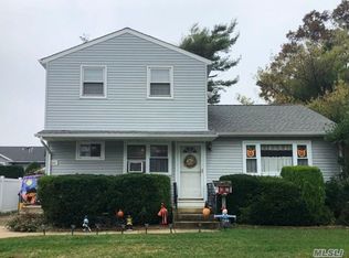246 Park Ln, Massapequa, NY 11758
