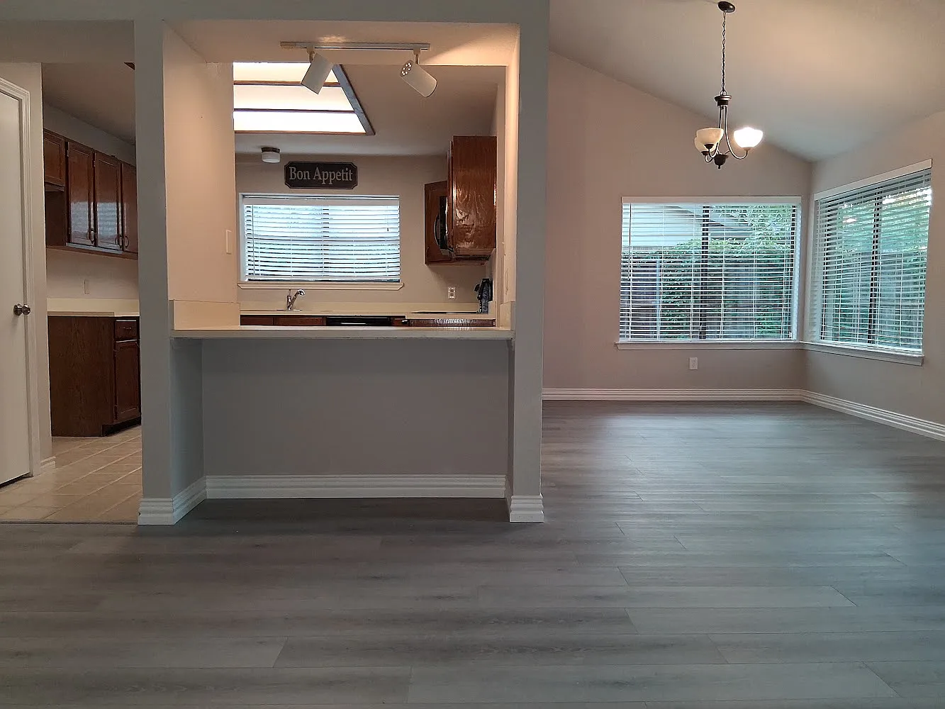 4 bed, 1853 sqft, $2,550 — Photo 3