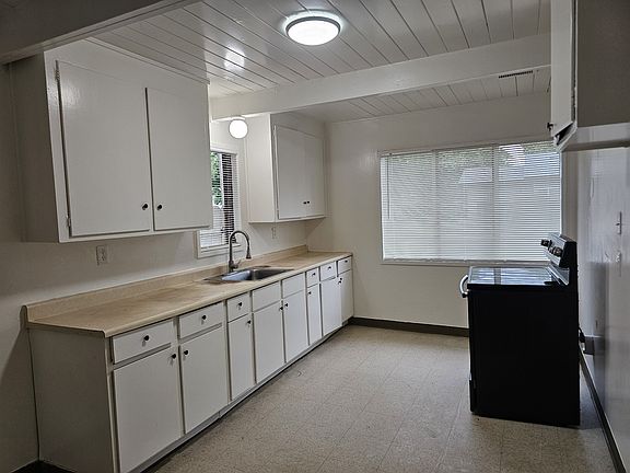 3rd image of 2028 La Jolla Dr