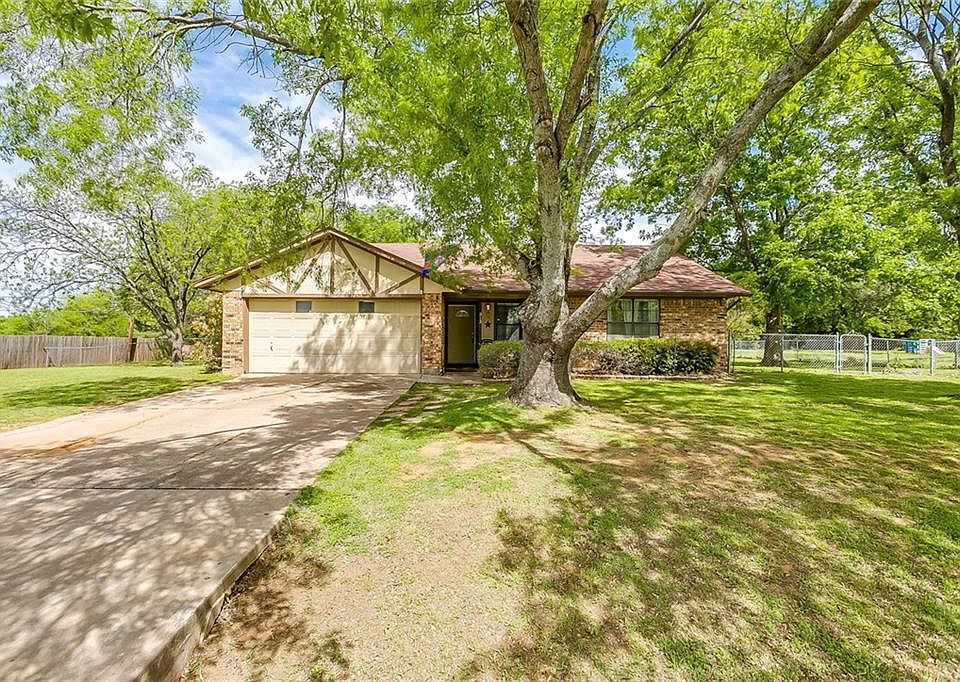1st image of 313 Country Meadow Dr