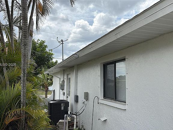 5th image of 251 SW 22nd Pl