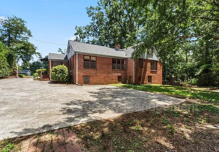 1835 Kissingbower Rd — Photo 5